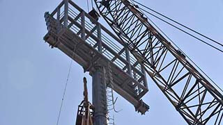 ساخت و نصب دكل های روشنايی تلسكوپی استاديوم گسترش فولاد تبريز